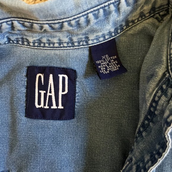 Vintage *GAP* Soft Denim Shirt | XS | Baggy Button-Up | Perfectly Worn-In | EUC - Picture 9 of 9